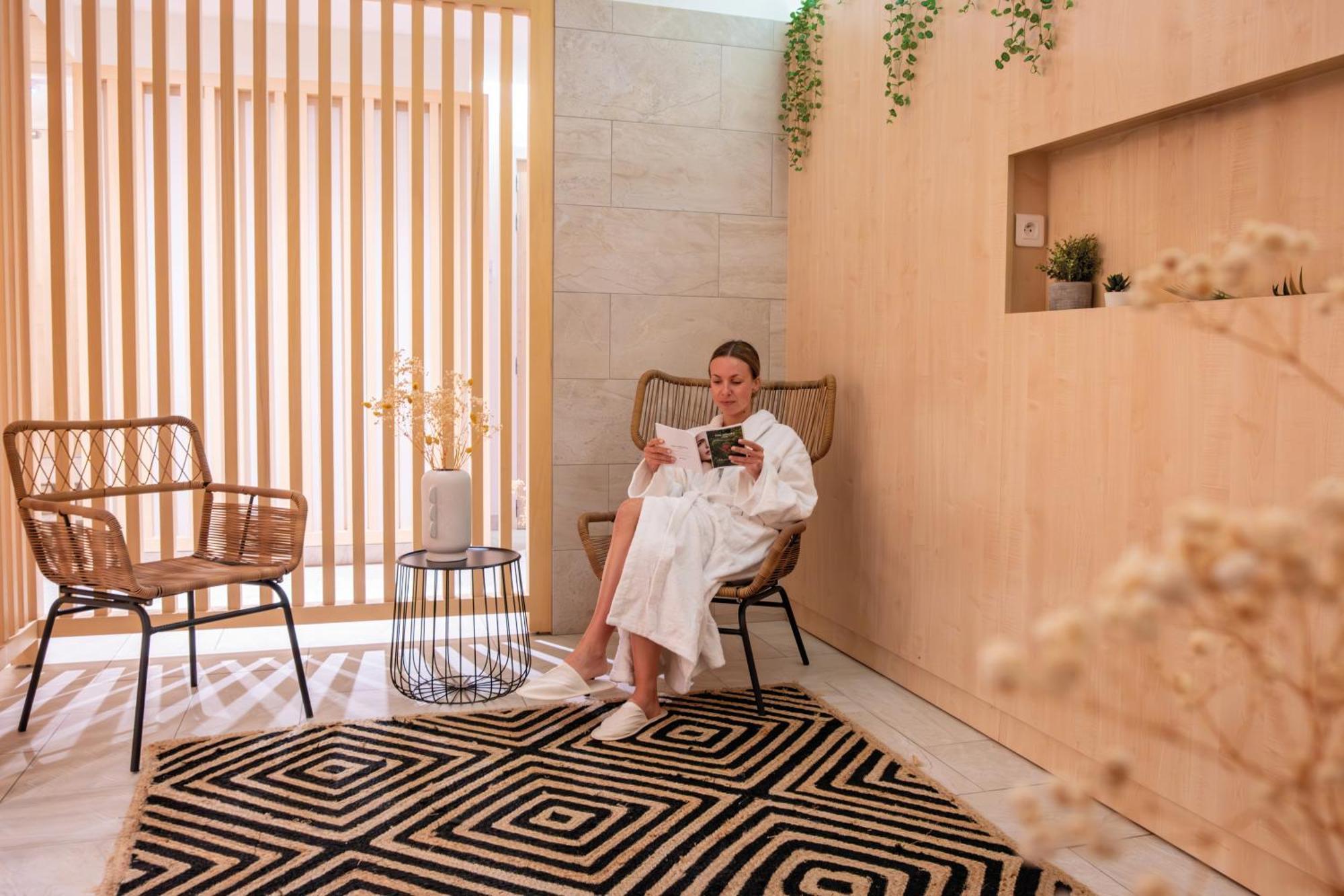 Hotel Helios & Spa - Ile Des Embiez Six-Fours-les-Plages Ngoại thất bức ảnh